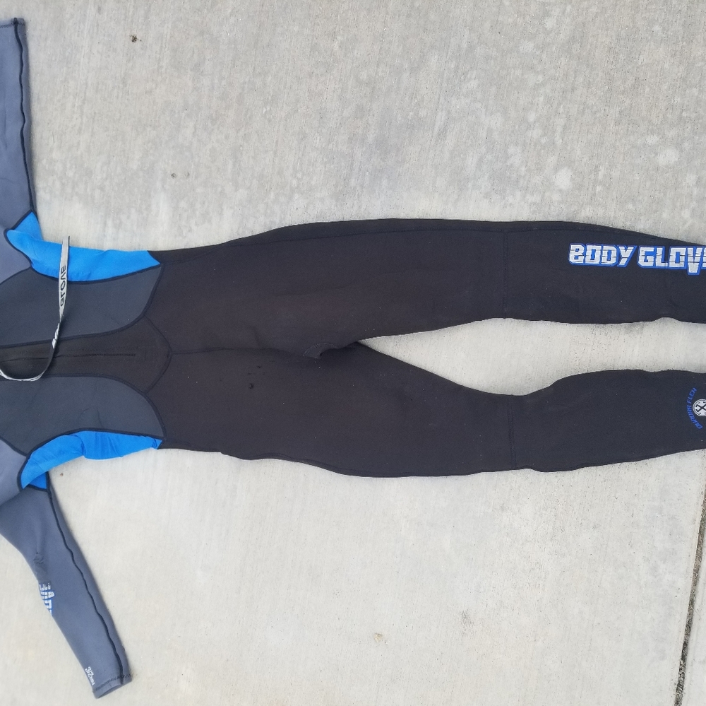 Wet suits (2)